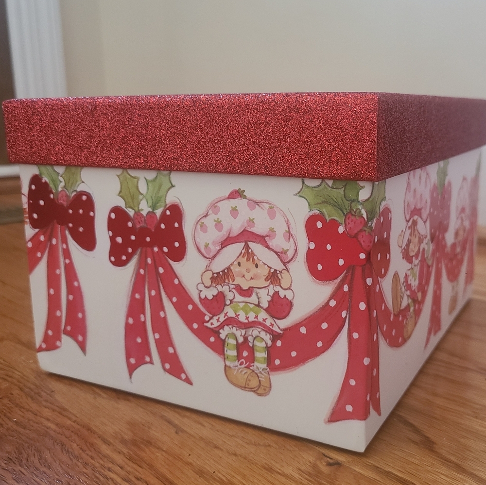 Strawberry Shortcake Box 🍓 - Picture 3 of 7